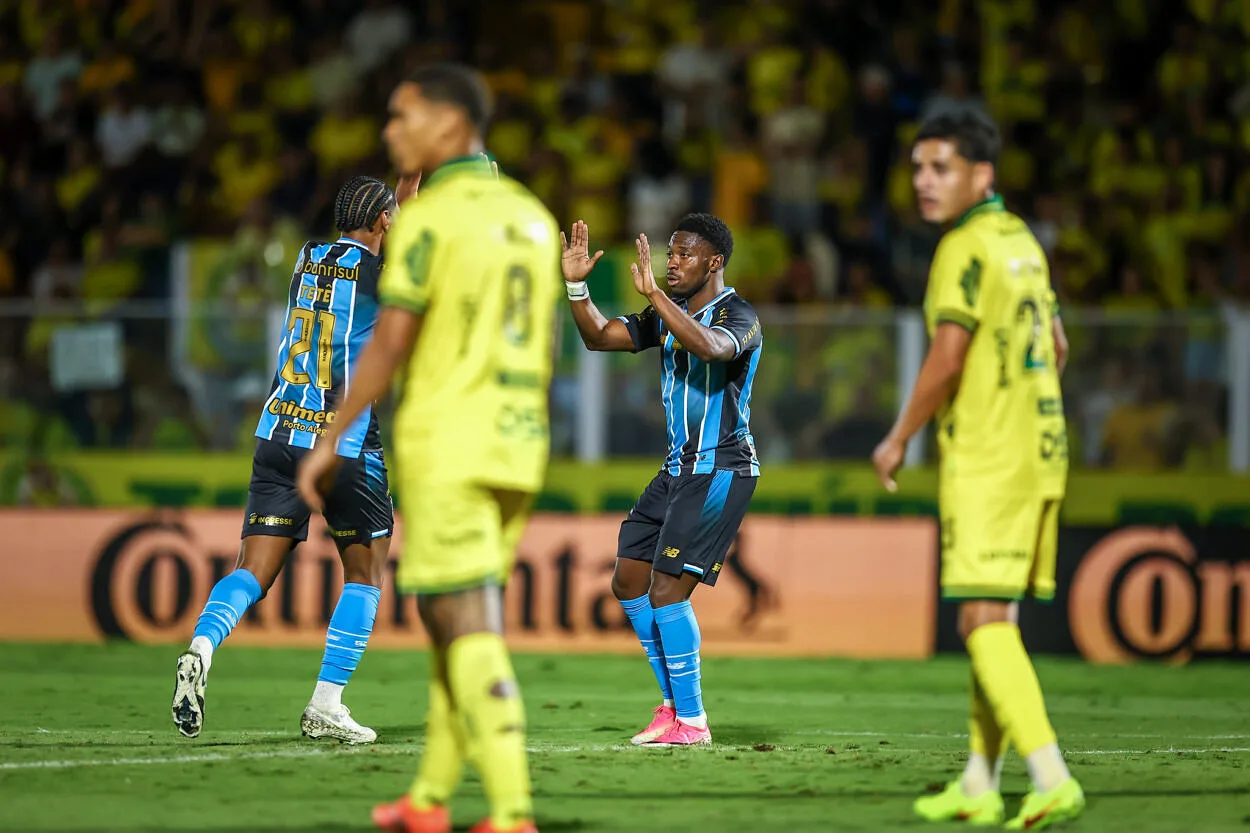 Grêmio marca apresentação de novo reforço e tem dúvida na escalação para quarta Grêmio empata