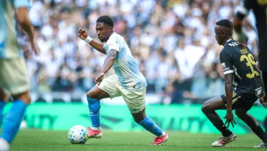 Grêmio muda quatro no intervalo, mas leva golpe duplo e perde por 3x0 para o Atlético-MG RS - FUTEBOL/CAMPEONATO BRASILEIRO 2026/GREMIO X ATLETICO-MG - ESPORTES - Lance da partida entre Gremio e Atletico-MG disputada na tarde deste domingo, na Arena MRV, em Belo Horizonte, valida pela Campeonato Brasileiro 2026. FOTO: LUCAS UEBEL/GREMIO FBPA