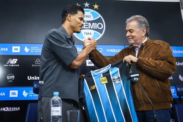 Danilo Barbosa chega ao Grêmio