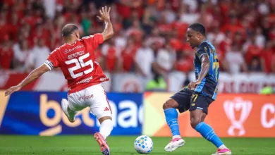 Inter e Grêmio empatam Gre-Nal no Beira-Rio e deixam decisão para a Arena RS - FUTEBOL/COPA DO BRASIL 2026 /GRENAL 453 - ESPORTES - Lance da partida entre Gremio e Internacional disputada na noite desta quinta-feira, no Estádio Beira-Rio, valida pelas quartas de final da Copa do Brasil 2026. FOTO: LUCAS UEBEL/GREMIO FBPA