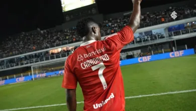 Carbonero comemora gol pelo Inter, na vitória colorada por 2x1 contra o Santos