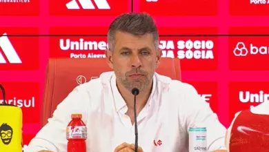 Paulo Pezzolano, técnico de outro clube