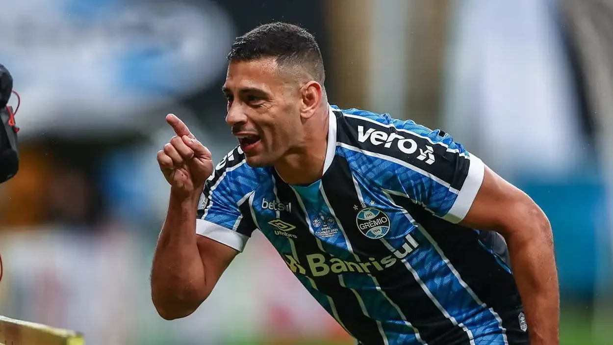 Ex-Grêmio, Diego Souza revela que será técnico e que já tem clube: "Muito motivado" Diego Souza, ex Grêmio, hoje aposentado.