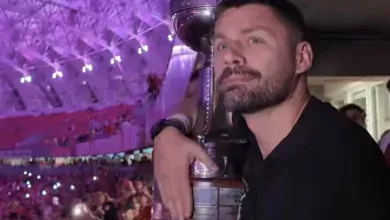 Sobis encontra colorados, dá carona ao Beira-Rio e posta bastidores de Inter x Remo Rafael Sobis pelo Inter