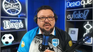 Bagé não se ilude com gol e diz que atacante do Grêmio não joga nada: "Fez pelo Muralha" Alex Bagé, jornalista e torcedor do Grêmio.