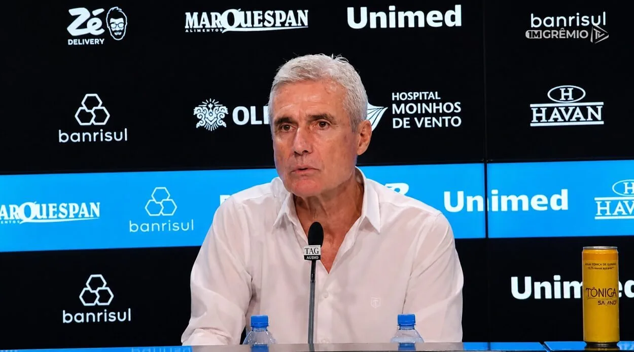 Luís Castro vê Grêmio no caminho certo e diz que jogadores não merecem vaias Luís Castro, Grêmio