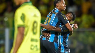 Grêmio reage com Amuzu, empata com o Mirassol e decide vaga na Arena RS - FUTEBOL/COPA DO BRASIL 2025 /GREMIO X MIRASSOL - ESPORTES - Lance da partida entre Gremio e Mirassol disputada na noite deste domingo, no Estádio Maiao, em Mirassol, valida pela da Copa do Brasil 2026. FOTO: LUCAS UEBEL/GREMIO FBPA