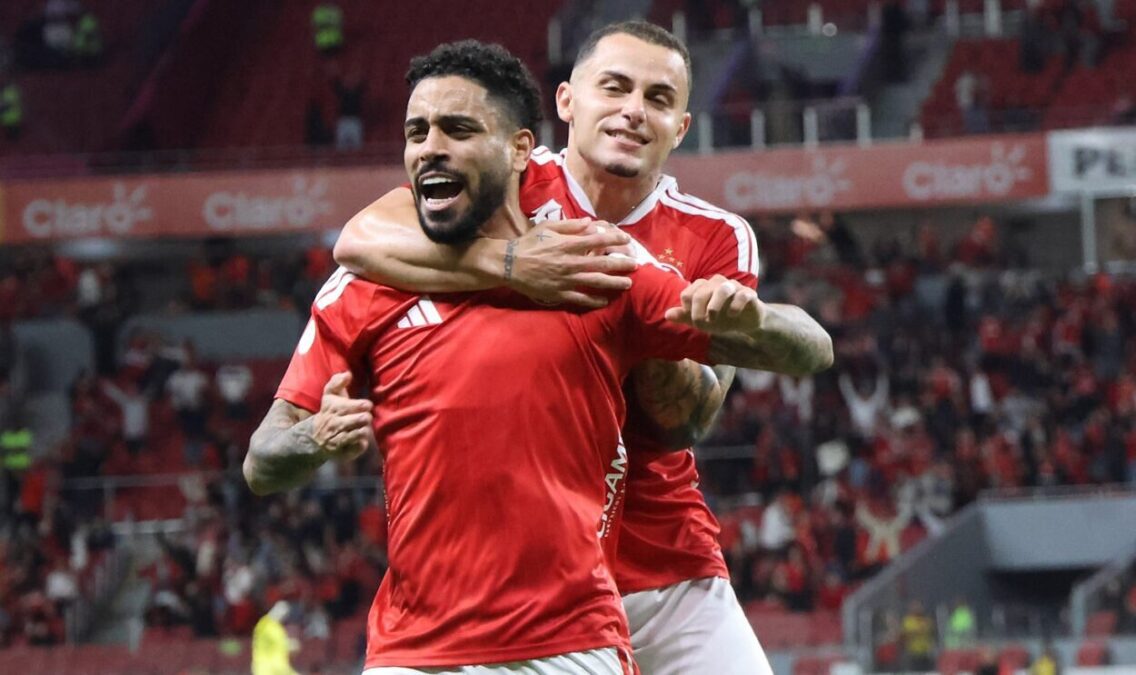 Inter cresce no segundo tempo, vence o Corinthians e abre vantagem na Copa do Brasil Matheus Bahia e Bruno Gomes
