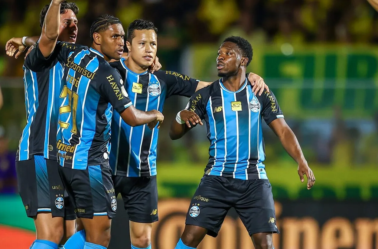 Gol salvador pelo Grêmio aproxima Amuzu de marca que só alcançou uma vez na Europa RS - FUTEBOL/COPA DO BRASIL 2025 /GREMIO X MIRASSOL - ESPORTES - Lance da partida entre Gremio e Mirassol disputada na noite deste domingo, no Estádio Maiao, em Mirassol, valida pela da Copa do Brasil 2026. FOTO: LUCAS UEBEL/GREMIO FBPA