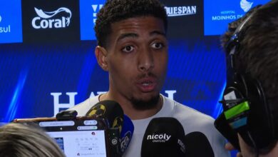 Wallace em entrevista na zona mista