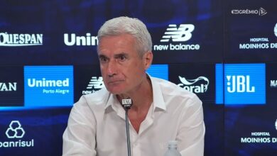 Luís Castro em entrevista coletiva na Arena