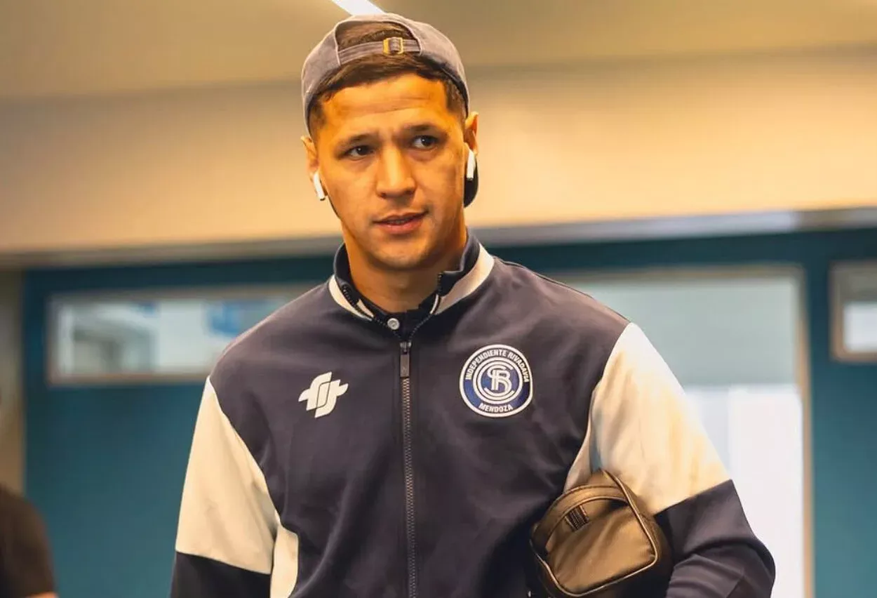 Álex Arce, chegando no estádio