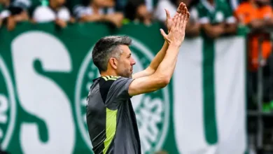Pezzolano se empolga, esquece pergunta ao ouvir "Ronaldo" e diverte coletiva do Inter Paulo Pezzolano, treinador do Inter contra o Palmeiras