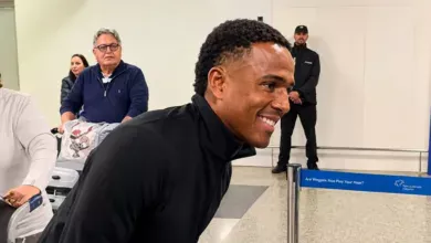 Eliasson desembarca em Porto Alegre e inicia etapa final para assinar com o Inter Eliasson, chega no aeroporto de Porto Alegre para assinar com o Inter