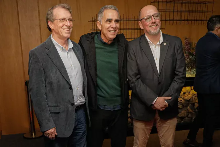Alessandro Barcellos e Odorico Roman