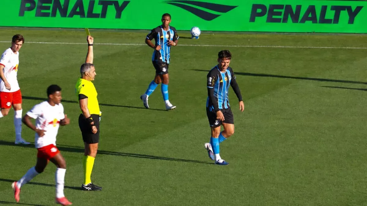Noriega leva cartão amarelo em Grêmio x Bragantino