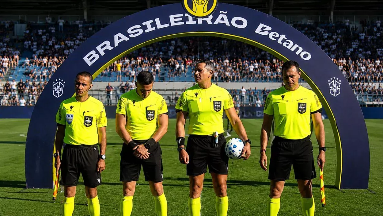 Bragantino 1x0 Grêmio Árbitro: Felipe Fernandes de Lima (MG) Assistente 1: Guilherme Dias Camilo (MG) Assistente 2: Henrique Neu Ribeiro (SC) Quarto árbitro: Tarcísio Nascimento Matos (TO)