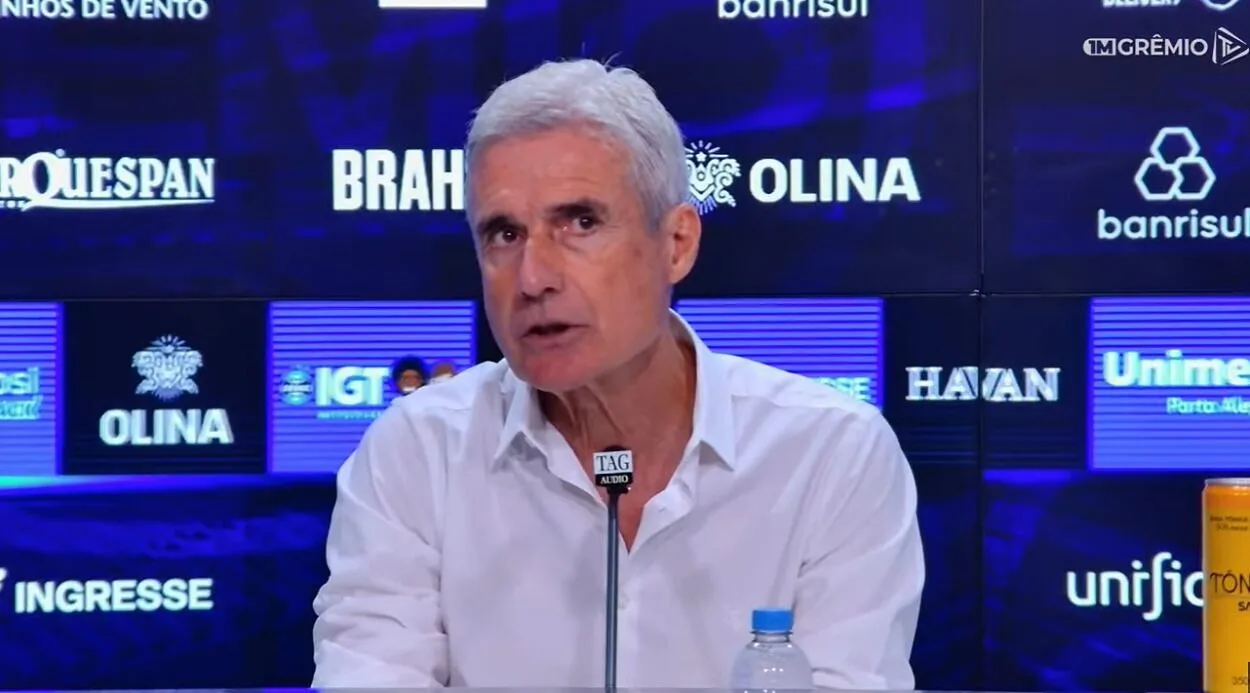 Luís Castro na coletiva do Grêmio
