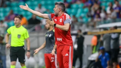Inter perde dois nomes contra o Santos; rival também terá baixas importantes Pezzolano, treinador do Inter