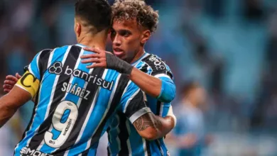 Presidente do Cascavel acusa Grêmio de usar verba de Bitello para bancar Luis Suárez Bitello e Suárez juntos pelo Grêmio