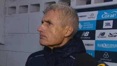 Jogador do Grêmio procura repórter e faz defesa do trabalho de Luís Castro Grêmio tem Castro