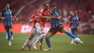 Leitura labial do Gre-Nal mostra duelo de Carlos Vinícius e Mercado: "Tira a mão de mim" Grenal 453 Mercado e Carlos Vinícius