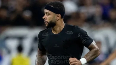 Memphis Depay em bronca no Corinthians