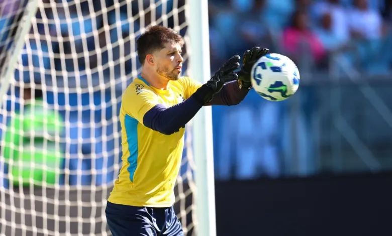 Ex-Grêmio, Volpi comete falha inacreditável em derrota do Bragantino; assista Tiago Volpi pelo Grêmio