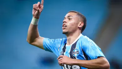 Alysson volta a mostrar carinho pelo Grêmio e fala do Gre-Nal: "RS é sempre azul" Alysson pelo Grêmio