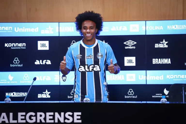 Willian chegando ao Grêmio