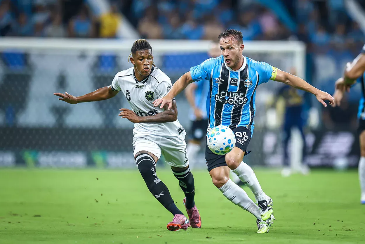 Venda de Arthur impede Grêmio de avançar com Gabriel Mec para a Espanha Arthur do Grêmio