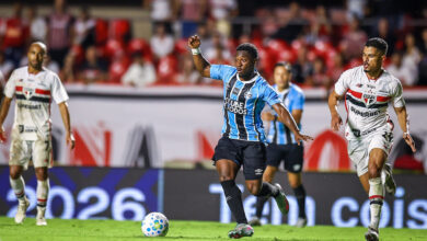 Há 55 anos, um argentino do Grêmio iniciava uma nova era contra o São Paulo RS - FUTEBOL/CAMPEONATO BRASILEIRO 2025/GREMIO X SAO PAULO - ESPORTES - Lance da partida entre Gremio e Sao Paulo disputada na noite desta quarta-feira, no Estadio do Morumbi, em Sao Paulo partida valida pela Campeonato Brasileiro 2026. FOTO: LUCAS UEBEL/GREMIO FBPA