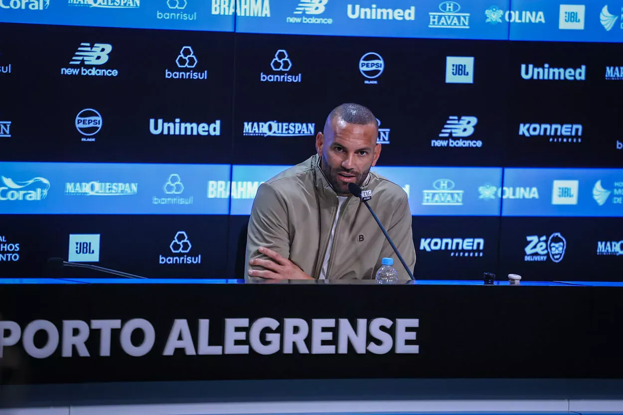 Weverton pelo Grêmio