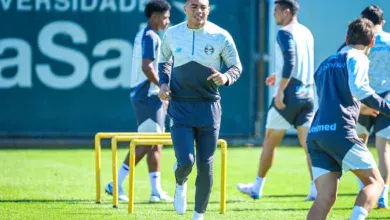 Denis Abrahão cita informações de bastidores sobre o futuro de Carlos Vinícius no Grêmio Carlos fala do Grêmio