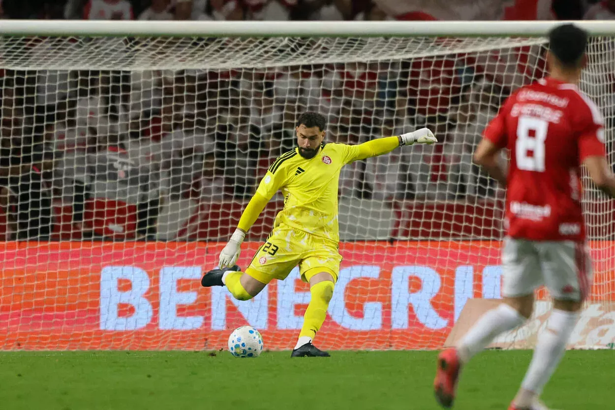 Novo titular do Inter, Matheus Cunha avalia se falhou nos gols do Corinthians Inter com o seu goleiro