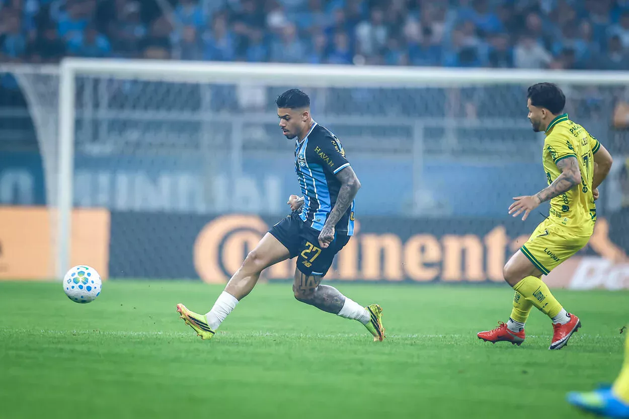 Titular do Grêmio "aceita" Gre-Nal na próxima fase se o Inter passar: "Claro que anima" Diego do Grêmio