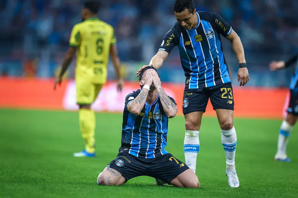 "Se for no gol, comemora": ídolo do Grêmio antecipa e crava lance de Pavón Pavón pelo Grêmio