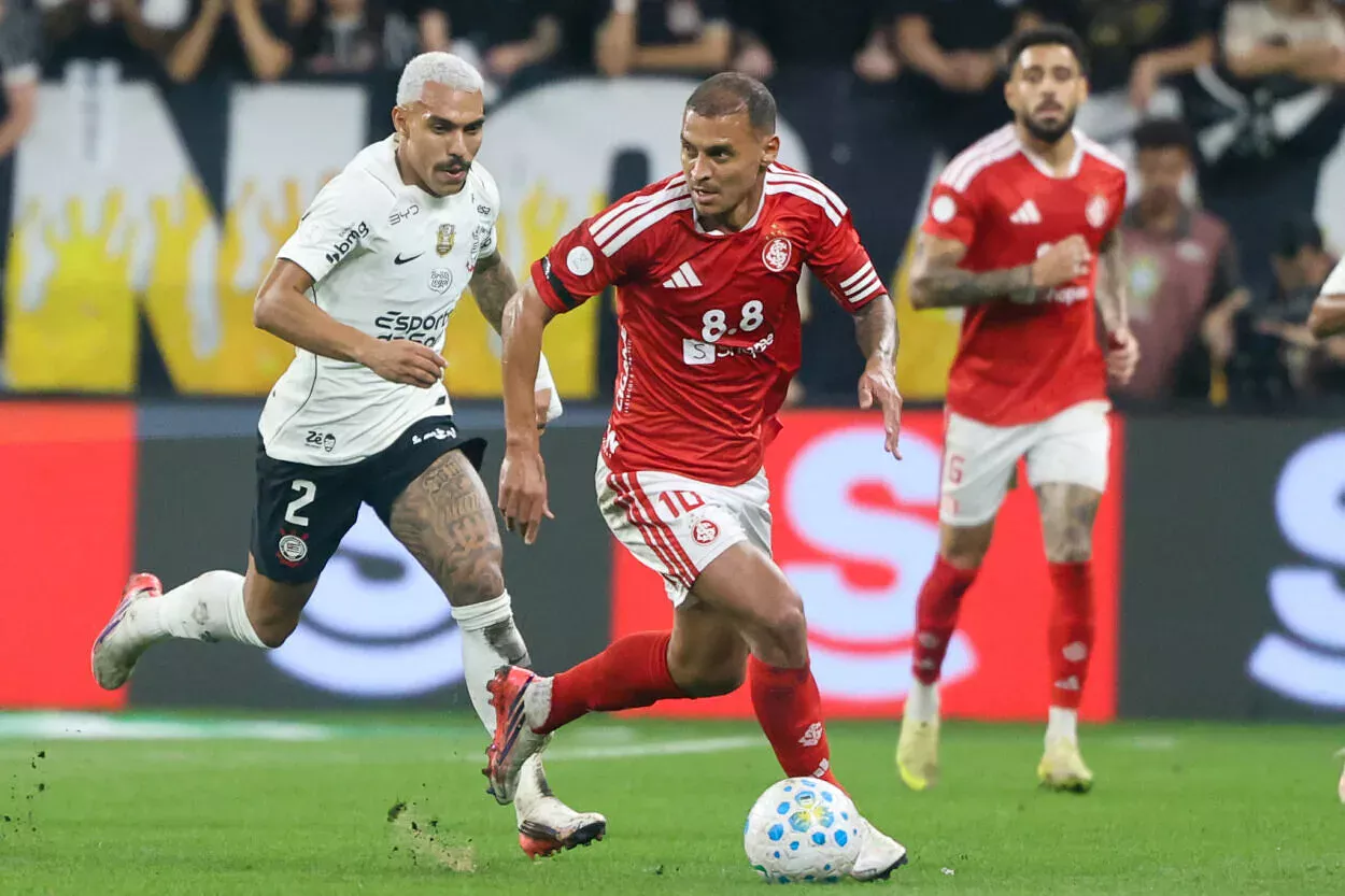 Inter sofre em São Paulo, elimina o Corinthians e vai às quartas da Copa do Brasil Alan Patrick do Inter contra o Corinthians