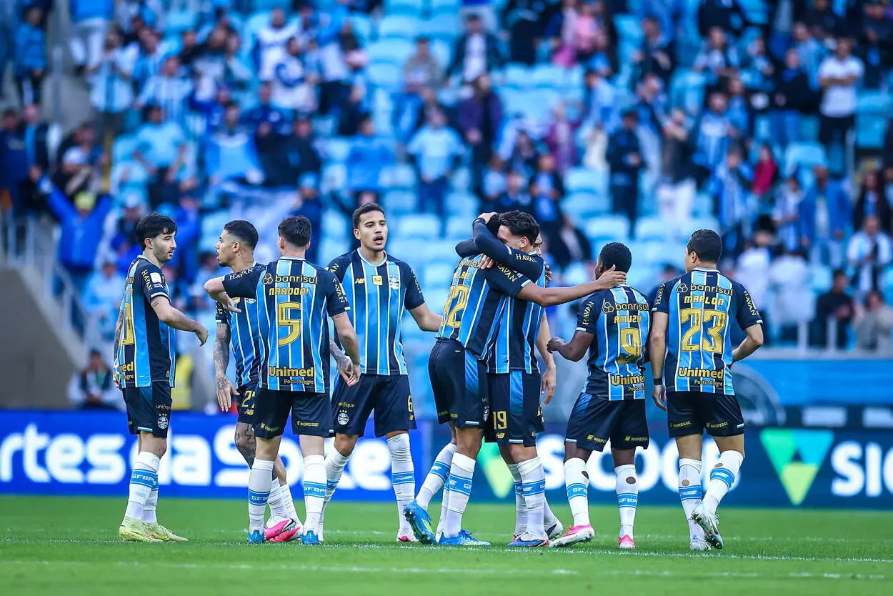 Grêmio empurra Inter para a zona do rebaixamento e gera desabafo de meia do São Paulo Grêmio hoje