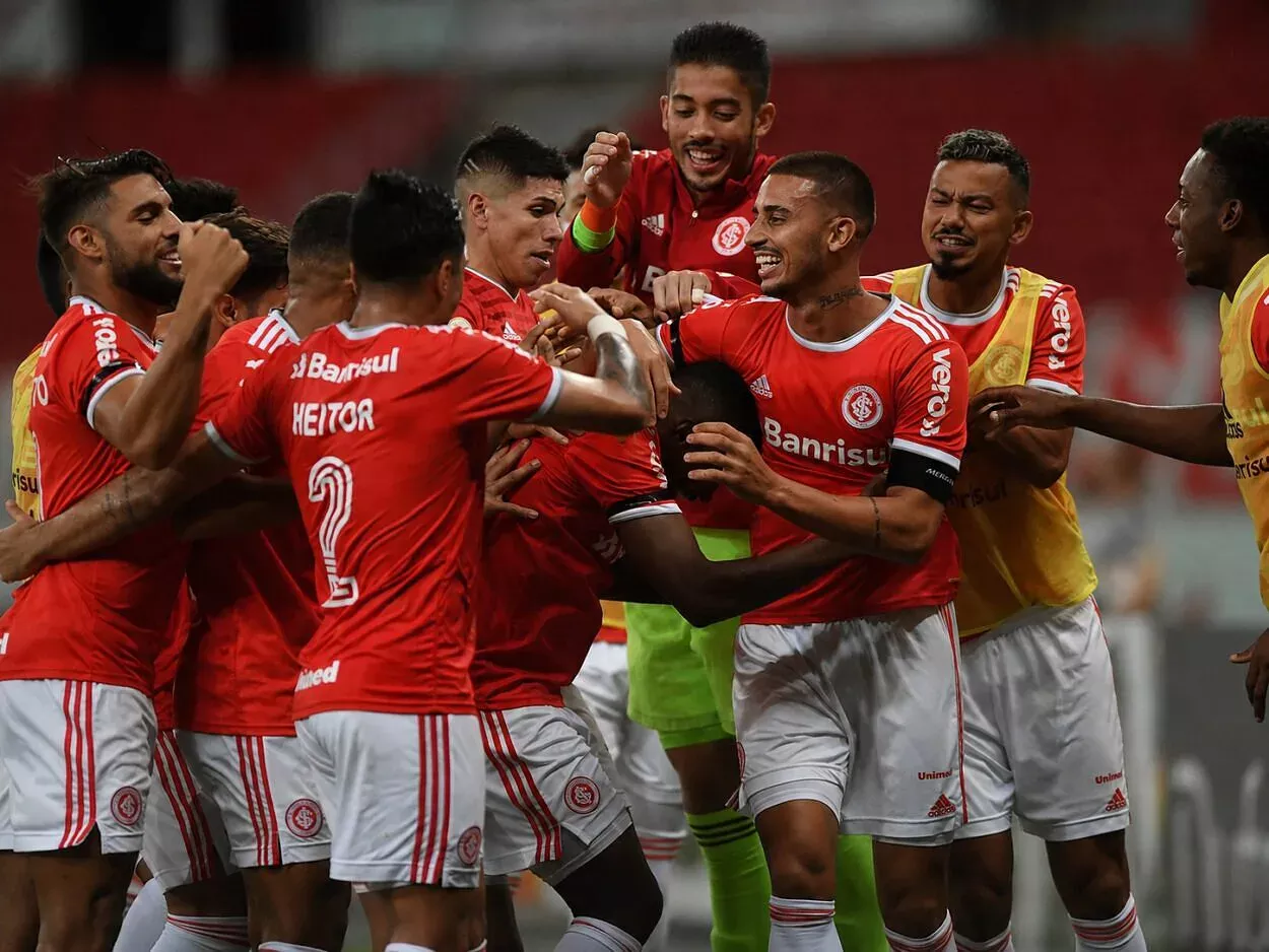 Carro em nome de ex-Inter aparece em operação de tráfico de drogas no Chile Jogadores do Inter 2021 com Carlos Palacios