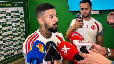Paulinho antecipa mudança do Inter para enfrentar o Remo no Beira-Rio Paulinho Paula, jogador do Inter dando entrevista após empate com Palmeiras