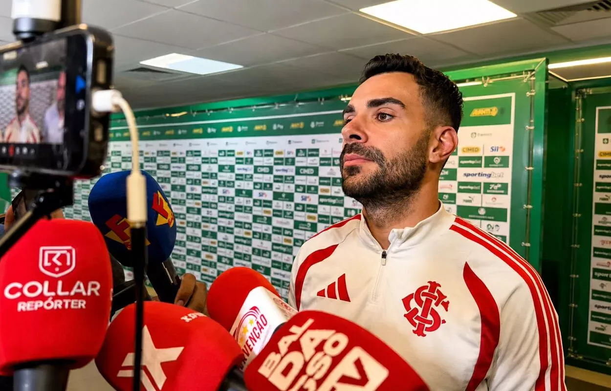 Bruno Henrique, jogador do Inter dando entrevista após empate com Palmeiras