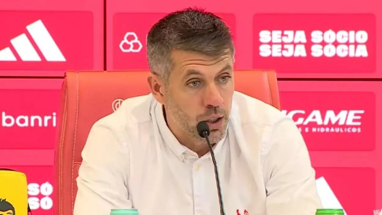 Pezzolano define substituto de Villagra e Inter está escalado para pegar o Corinthians Pezzolano no Inter