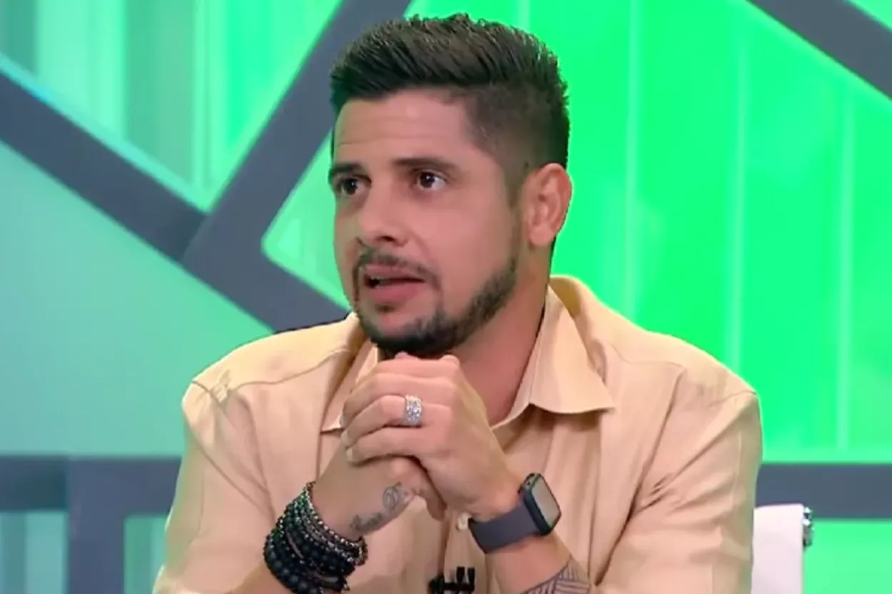 Cicinho falou do Grêmio