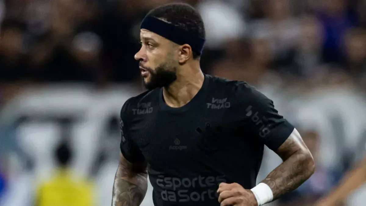 Memphis Depay em bronca no Corinthians