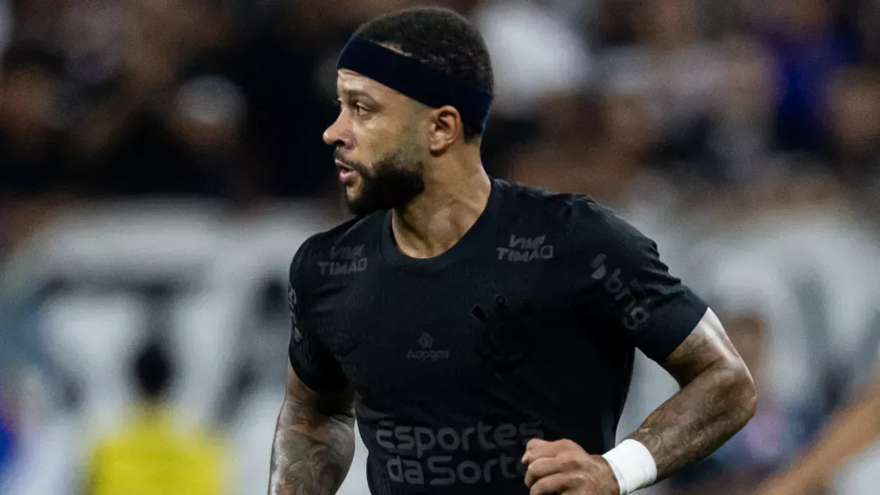 Memphis Depay em bronca no Corinthians