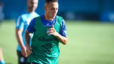 A confusão que teve participação de Rafinha após o término de Grêmio 2x1 São Paulo Rafinha ex-Grêmio