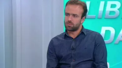 Roger Flores se diz decepcionado com Luís Castro no Grêmio: "Esperava mais" Roger Flores Grêmio e Inter