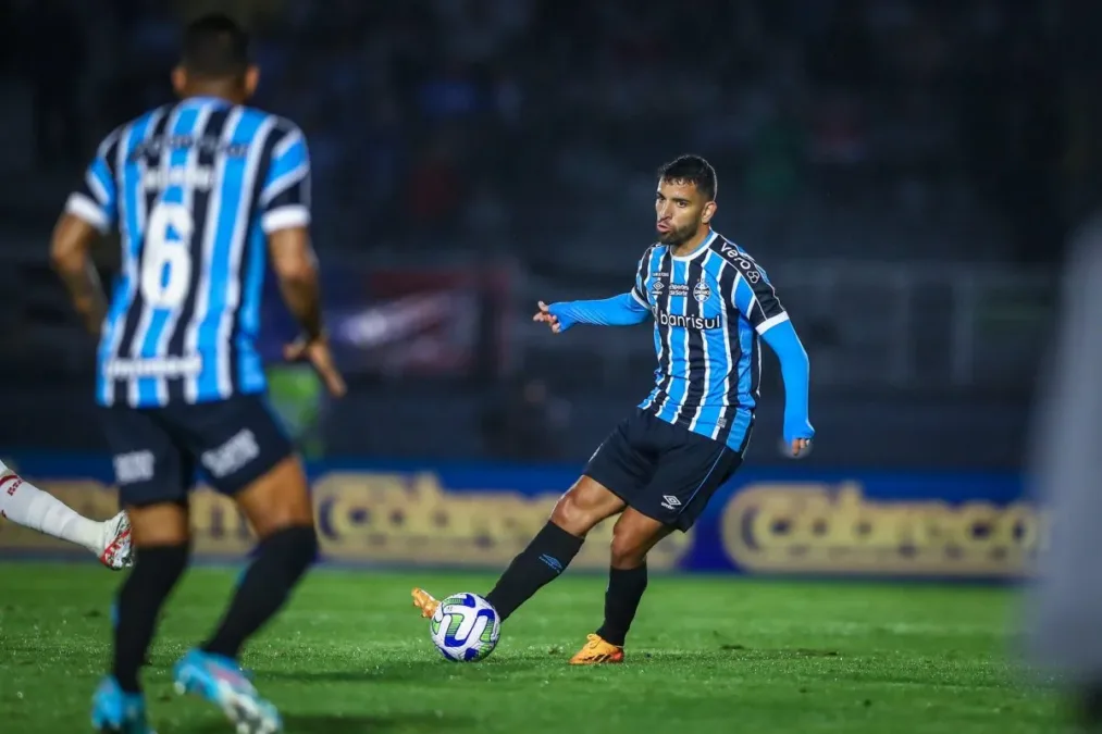Pepê pelo Grêmio multado por Renato