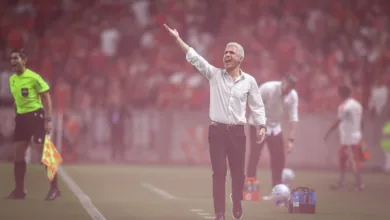 Grêmio tem baixa de última hora no Gre-Nal por suspeita de lesão Luís Castro pelo Grêmio